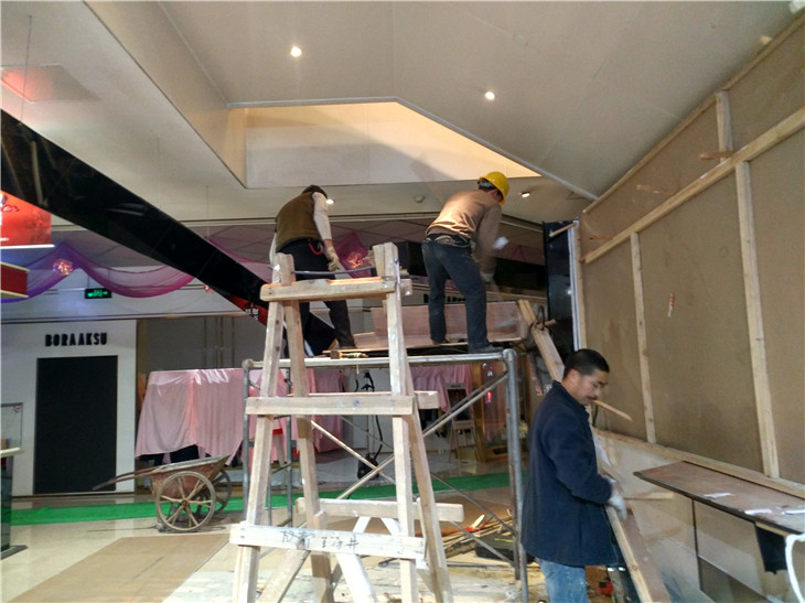 成都仁和春天東大路店手機(jī)店鋪拆柜及打圍施工清運